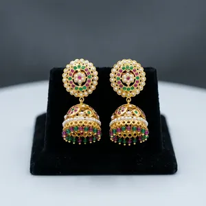 Boucles d'oreilles pendantes en perles indiennes plaquées or avec serti en style Kundan pour femmes, bijoux ethniques de mariage pour mariée - Product Image 1