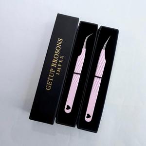 แหนบติดขนตา Getup Brosons Impex ทนทาน ขนาด 10 มม. สีชมพูเคลือบสแตนเลสสตีล ปลายโค้งแม่นยำ พร้อมกล่องลายหัวใจ - Product Image 2