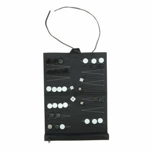 En stock : Ensemble de voyage de backgammon en cuir PU enroulable, échiquier pliable unique, tailles personnalisables avec logo, haute qualité pour fêtes et activités de plein air - Product Image 2