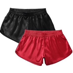 Shorts de bain, de plage, de pyjama et de nuit pour hommes, en soie et élasthanne, couleur noire unie, taille élastique extensible, coupe ample et soyeuse - Product Image 1