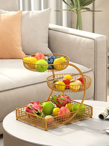 Corbeille à fruits en métal finition or, qui rayonne d'élégance et de chaleur, et dont la fabrication artisanale complexe témoigne d'une attention soignée. - Product Image 4