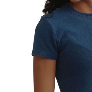 Camiseta Corta para Mujer en Color Azul, Algodón Suave, Corte Ajustado, Manga Corta, Estilo Casual, Básica - Product Image 4