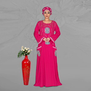 Kaftan en rayonne brodé avec motifs décoratifs sur le devant, détails élégants des manches, accentuation des poches latérales et longueur au sol gracieuse - Product Image 3