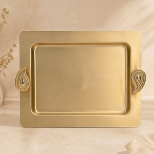 Rehaussez la beauté de votre intérieur avec ce plateau de service élégant en métal doré, orné d'incrustations de pierres turquoise exquises et de poignées uniques. - Product Image 6