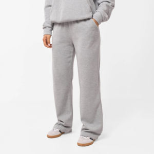 Ensemble de survêtement décontracté pour femmes en coton gris uni à 100% avec capuche et coupe ample en 2 pièces pour l'hiver - Product Image 3