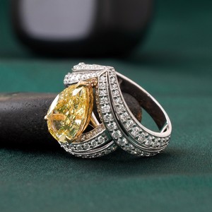 Bague fantaisie en or blanc 14 carats avec diamant de laboratoire jaune taille poire, sertie à griffes, clarté VVS1, bijou coloré de prestige - Product Image 2