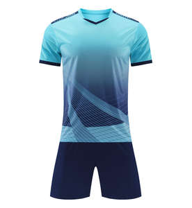 Tenue de football personnalisée en tissu à séchage rapide, maillots et uniformes de football imprimés et uniformes de football simples pour jeunes - Product Image 3