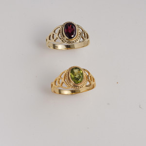 Bague en laiton avec péridot vert ovale facetté, taille fixe, élégante, sertie d'une monture marine, faite à la main, design de bijoux pour femmes - Product Image 2