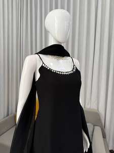 Conjunto de Diseño Atemporal Estilo Ícono de los 90, Elegante Ropa Étnica, Kurta de Georgette Sintética Completamente Cosida, Pantalón Corte Boot y Dupatta - Product Image 2