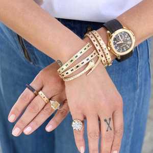Pulseras Apilables de Serpiente Minimalistas con Ojo de Esmeralda y Diamantes de Laboratorio en Oro Sólido de 14K y 18K Personalizadas - Product Image 2