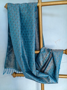 Chal de Seda Tejido con Diseño Paisley Azul Turquesa para Mujer, Bufanda India Tradicional con Flecos - Product Image 3