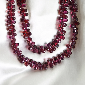 Haute qualité 8mm Rhodolite grenat gouttes à facettes forme perles Briollette perles pour la fabrication de bijoux - Product Image 1