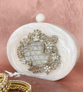 Bolso de mano de resina de diseño hecho a mano por artesanos, elegante bolso perfecto para fiestas y eventos - Product Image 1