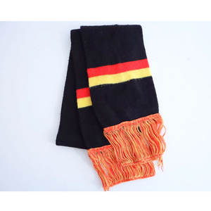 Nouvelle arrivée : Écharpe de football noire tricotée, écharpes personnalisées pour supporters adultes, style unique et qualité supérieure - Product Image 1