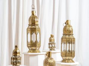 Lanterne en métal de style marocain de luxe finition dorée, idéale pour l'ambiance des restaurants et les décorations festives, provenant d'Inde - Product Image 4