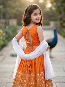 Shoryam Fashion - Lehenga Choli Naranja para Niñas, con Trabajo de Espejos, Tafetán de Seda, Largo hasta el Suelo, Ropa Étnica Tradicional India para Fiestas - Product Image 3