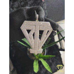 Colgante de Letra Personalizado de Lujo con Incrustaciones de Diamantes Moissanite, Elaborado en Plata de Ley 925 - Product Image 2