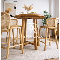 Ensemble de table de bar en teck massif avec un design moderne, construction écologique et durable pour la maison, le bar, le café, les espaces commerciaux