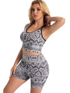 Ensemble de sport personnalisé pour femme : soutien-gorge de sport et short taille haute ajusté, tenue d'entraînement respirante pour le fitness et les activités sportives - Product Image 4