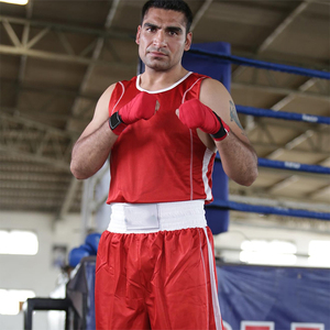 Uniforme de boxe de haute qualité pour jeunes, couleur rouge, en polyester respirant, pour entraînement en club et équipe. - Product Image 3