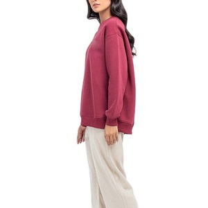 เสื้อสเวตเชิ้ตโอเวอร์ไซส์คอกลมผ้าเทอร์รี่สำหรับผู้หญิง ฤดูหนาว คุณภาพสูง ผลิตตามสั่งพร้อมโลโก้ใหม่ ขายส่ง ผลิตจากผ้าฝ้าย 100% - Product Image 4