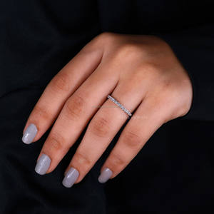 แหวนแต่งงานสีทองคำขาว10K สำหรับผู้หญิงแหวนเรียงซ้อนเพชรสำหรับผู้หญิงสายรัดครึ่งหนึ่งเป็นของขวัญสำหรับเธอ - Product Image 4