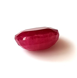 Pierre précieuse naturelle en rubis africain de 4,85 carats, taille ovale, facettée, non montée - Product Image 4