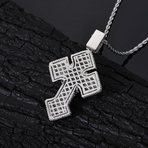 Collier pendentif croix en moissanite pour homme, argent 925, pierre bleue, chaîne cubaine glacée, cadeau religieux pour homme, bijou tendance - Product Image 3