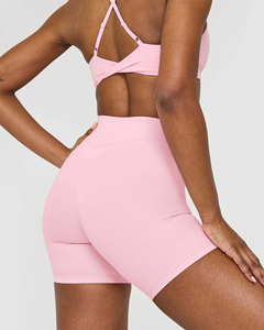 Shorts unis rose pétale uniques pour femmes, taille haute, avec ceinture compressive et tissu performant anti-transpiration - Product Image 6