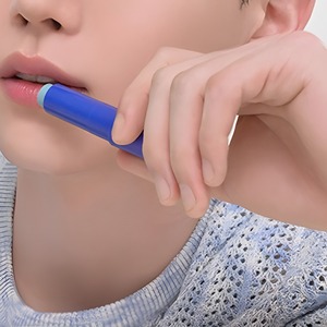 Bálsamo labial coreano K-Beauty Gripvi color rojo cereza, hecho en Corea, cosméticos al por mayor, productos de maquillaje naturales e hidratantes. - Product Image 3