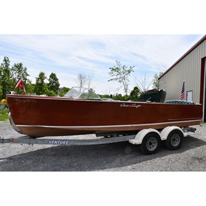 Bateau de plaisance classique en bois Chris Craft U22 Sportsman, construit sur mesure, moteur in-bord, utilitaire, sportif et de loisirs. - Product Image 2