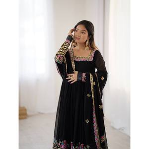 Robe de soirée de créateur avec broderie multi-fils et Dupatta - Product Image 5