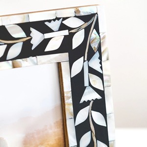 Cadre photo arabe élégant fait main avec incrustation de nacre, décoration murale design pour un intérieur haut de gamme - Product Image 2