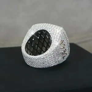 Anillo de mujer Tishya Diamond chapado en oro blanco de 14k con moissanita auténtica de 3.00 ct y letra personalizada - Product Image 5