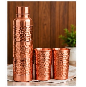 Juego de Botellas de Agua Modernas de Cobre con 2 Tazas, Diseño Grabado de Montaña y Árbol, Botella Portátil para Bebidas al Aire Libre - Product Image 2