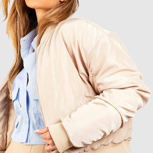 Blouson Bomber en Satin Beige pour Femme OEM/ODM avec Col Côtelé et Logo Personnalisé, Fermeture Éclair Avant, Manteau d'Automne - Product Image 6