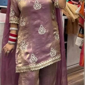 Salwar Kameez Verde de Diseño Maruti para Mujer, Traje Tradicional Elegante para Fiestas, Todas las Temporadas, Talla M, 100% Poliéster - Product Image 1