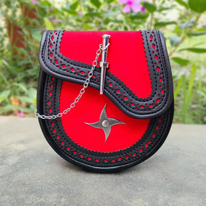 Sporran en cuir vegan avec emblème Shuriken en velours rouge, Sporran à fermoir à broche, Sporran traditionnel pour kilt avec ceinture en chaîne de cuir - Product Image 1