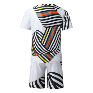 Collection d'été en gros, ensemble t-shirt et short pour homme à manches courtes avec logo personnalisé, 100% polyester coton, grandes tailles, sublimation - Product Image 2
