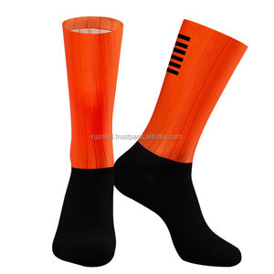 Chaussettes de luxe en modal avec un toucher doux et extensible, évacuation de l'humidité, ajustement confortable, idéales pour le bureau, les voyages et les tenues décontractées quotidiennes - Product Image 2