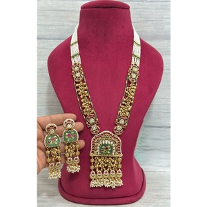 Magnifique ensemble de collier Rajwadi en or plaqué, inspiré de Sabyasachi, fait main, de qualité supérieure, avec des pierres Kundan, des perles fines et des pierres Polki, idéal pour un mariage. - Product Image 1