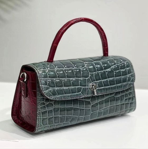 Sofisticada bolsa de mano con efecto piel de cocodrilo en color marrón y un elegante cierre dorado. Puro lujo. Disponible a precios de mayorista. - Product Image 6