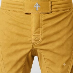 Shorts de combat MMA jaunes pour hommes, séchage rapide, avec poches, taille élastique, style décontracté, couleur unie, longueur courte par RIVIAN ATLANTIC - Product Image 6