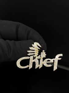 Colgante Personalizado de Acero Inoxidable Plateado con Letra 'Chief' y Cristales de Zirconia Cúbica (CZ) Estilo Hiphop Unisex - Product Image 2