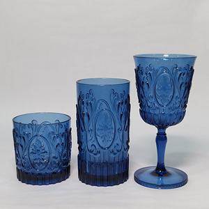 Copa de Vino de Plástico Irrompible con Relieve Vintage para Fiestas de Navidad y Bodas - Product Image 3