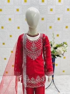 Salwar Kameez Rojo Bordado para Niñas de NiMa Creations, Traje Tradicional Indio para Bodas y Fiestas, Seda Crepé Natural, Largo hasta el Tobillo, Corte Regular - Product Image 4