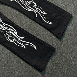 Conjunto de Chándal Personalizado con Sudadera Oversize y Pantalones Acampanados Estilo Urbano - Product Image 3