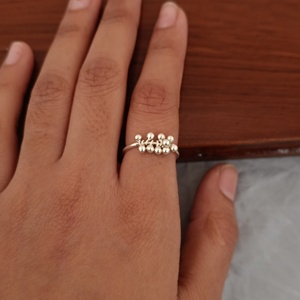 Bague en argent fin avec perles, élégante, minimaliste, moderne, pour femme, à porter au quotidien, idéale pour les fêtes, cadeau, bijoux - Product Image 4