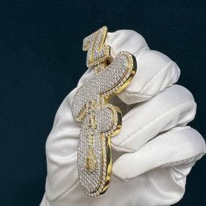 Pendentif Hip-Hop Lettre Dollar Sac d'argent Moissanite VVS Taille Ronde Certifiée IGI Plaqué Or Effet Givré Testeur de Pureté Inclus - Meilleures Ventes - Product Image 4