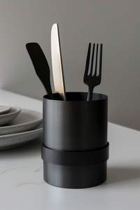 Porte-couverts en métal orné pour une mise en place traditionnelle de la table à manger, avec un travail métallique détaillé et fonctionnel - Product Image 4